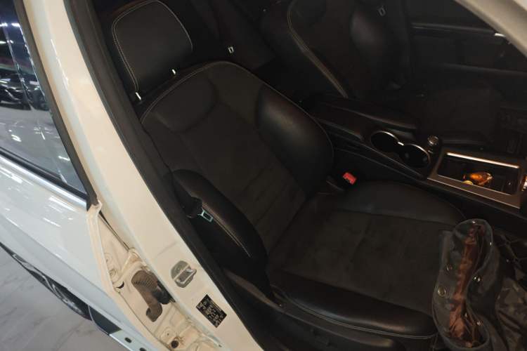 Used Mercedes-Benz GLK-Class 2015 GLK 300 4MATIC Fashion Edition Ultimate Version Right Front Seat