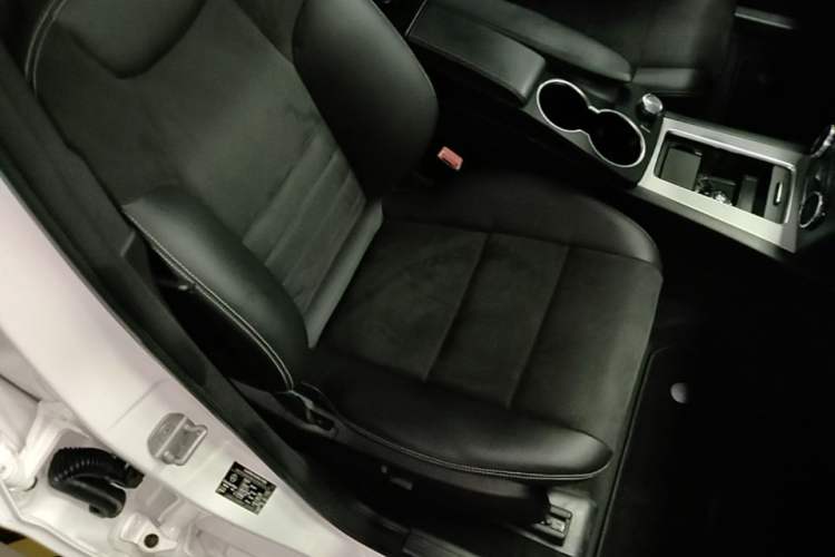 Used Mercedes-Benz GLK-Class 2015 GLK 260 4MATIC Dynamic Edition Ultimate Version Right Front Seat