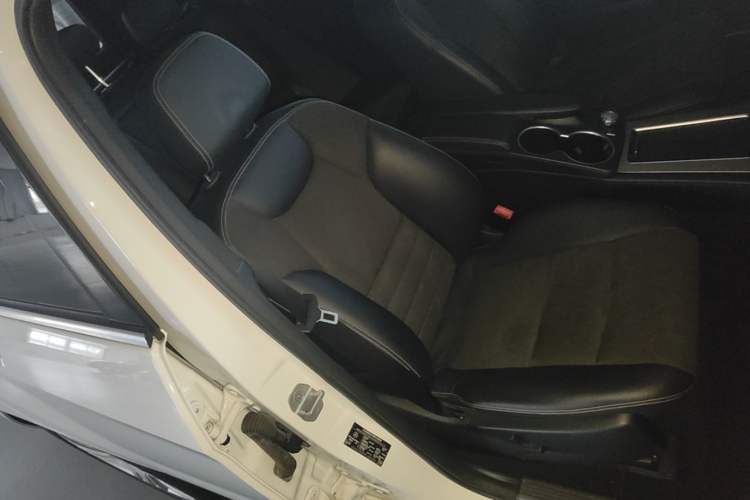 Used Mercedes-Benz GLK-Class 2015 GLK 260 4MATIC Dynamic Edition Ultimate Version Right Front Seat