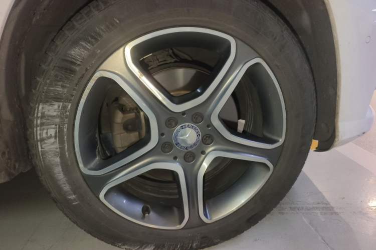Used Mercedes-Benz GLK-Class 2015 GLK 300 4MATIC Fashion Edition Ultimate Version Right Front Wheel Hub