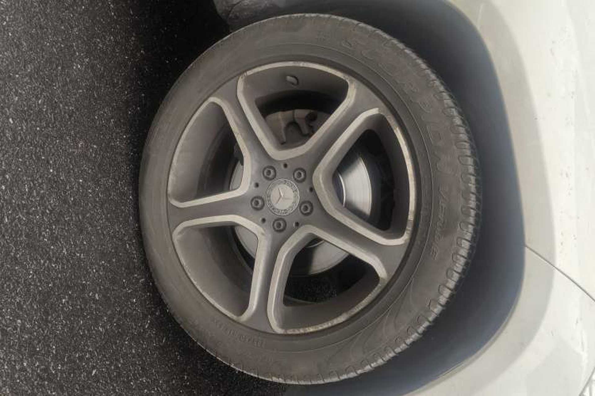Used Mercedes-Benz GLK-Class 2015 GLK 300 4MATIC Fashion Edition Ultimate Version Right Front Wheel Hub