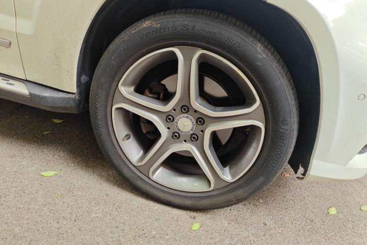Used Mercedes-Benz GLK-Class 2015 GLK 300 4MATIC Fashion Edition Ultimate Version Right Front Wheel Hub