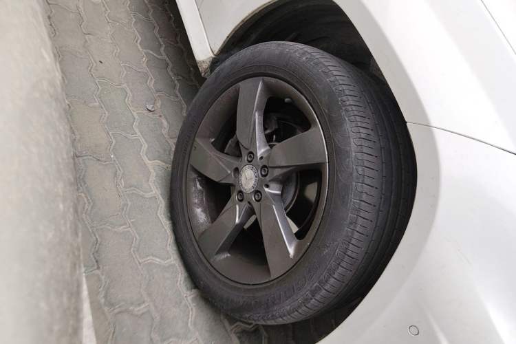 Used Mercedes-Benz GLK-Class 2015 GLK 260 4MATIC Fashion Edition Ultimate Version Right Front Wheel Hub