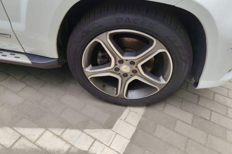Used Mercedes-Benz GLK-Class 2015 GLK 300 4MATIC Fashion Edition Ultimate Version Right Front Wheel Hub