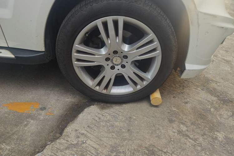 Used Mercedes-Benz GLK-Class 2015 GLK 300 4MATIC Fashion Edition Ultimate Version Right Front Wheel Hub