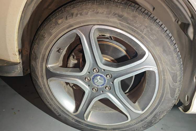 Used Mercedes-Benz GLK-Class 2015 GLK 300 4MATIC Fashion Edition Ultimate Version Right Front Wheel Hub