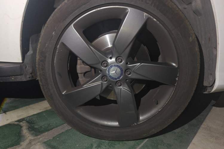 Used Mercedes-Benz GLK-Class 2015 GLK 260 4MATIC Fashion Edition Ultimate Version Right Front Wheel Hub