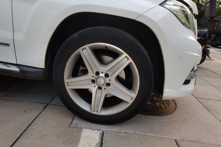 Used Mercedes-Benz GLK-Class 2015 GLK 300 4MATIC Luxury Ultimate Edition Right Front Wheel Hub
