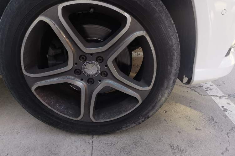 Used Mercedes-Benz GLK-Class 2015 GLK 300 4MATIC Fashion Edition Ultimate Version Right Front Wheel Hub