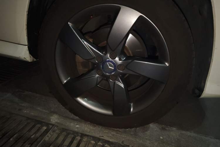 Used Mercedes-Benz GLK-Class 2015 GLK 260 4MATIC Fashion Edition Ultimate Version Right Front Wheel Hub