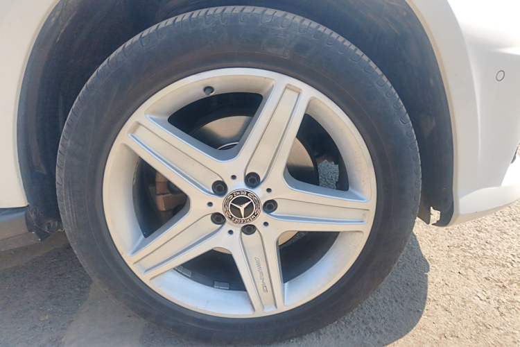 Used Mercedes-Benz GLK-Class 2015 GLK 300 4MATIC Luxury Ultimate Edition Right Front Wheel Hub