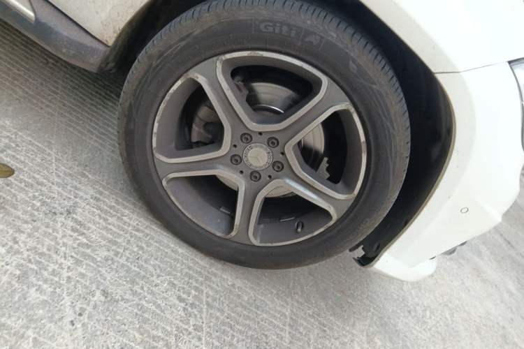 Used Mercedes-Benz GLK-Class 2015 GLK 300 4MATIC Fashion Edition Ultimate Version Right Front Wheel Hub