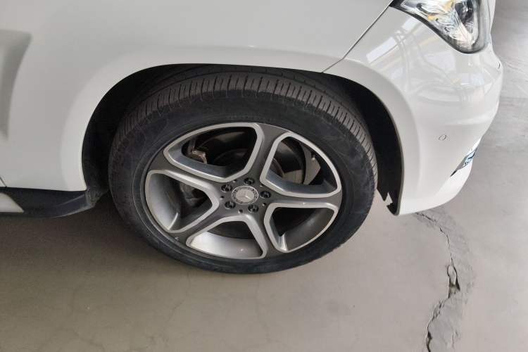 Used Mercedes-Benz GLK-Class 2015 GLK 300 4MATIC Fashion Edition Ultimate Version Right Front Wheel Hub