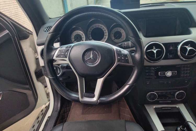 Used Mercedes-Benz GLK-Class 2015 GLK 300 4MATIC Fashion Edition Ultimate Version Steering Wheel