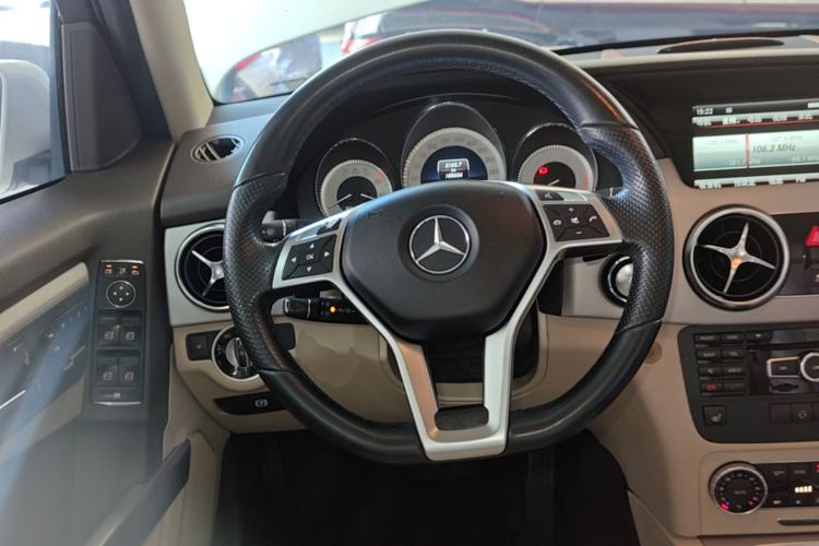 Used Mercedes-Benz GLK-Class 2015 GLK 300 4MATIC Fashion Edition Ultimate Version Steering Wheel