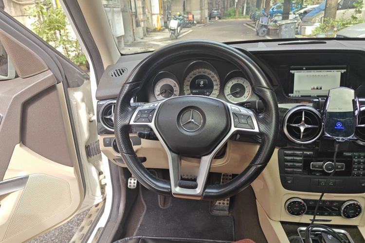 Used Mercedes-Benz GLK-Class 2015 GLK 300 4MATIC Luxury Ultimate Edition Steering Wheel