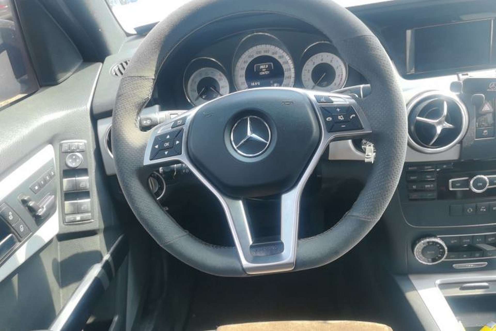 Used Mercedes-Benz GLK-Class 2015 GLK 260 4MATIC Dynamic Edition Ultimate Version Steering Wheel