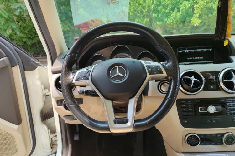 Used Mercedes-Benz GLK-Class 2015 GLK 300 4MATIC Fashion Edition Ultimate Version Steering Wheel