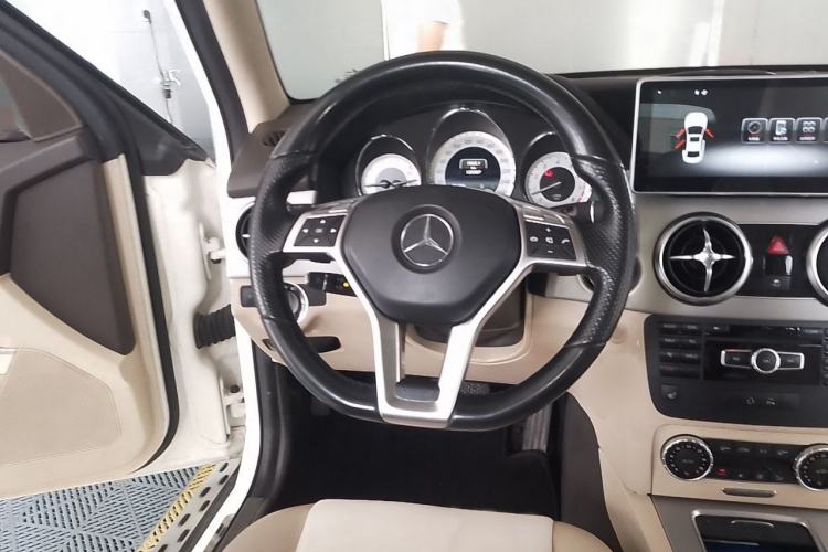 Used Mercedes-Benz GLK-Class 2015 GLK 300 4MATIC Fashion Edition Ultimate Version Steering Wheel