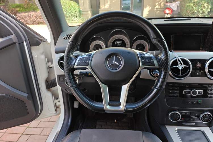 Used Mercedes-Benz GLK-Class 2015 GLK 260 4MATIC Dynamic Edition Ultimate Version Steering Wheel