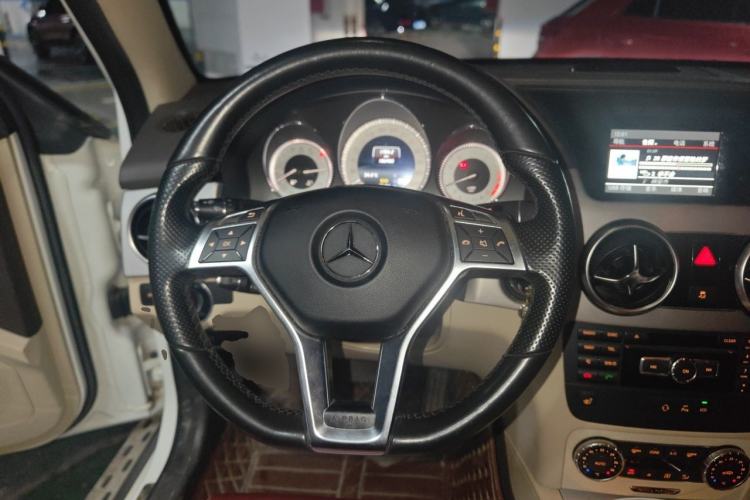 Used Mercedes-Benz GLK-Class 2015 GLK 260 4MATIC Fashion Edition Ultimate Version Steering Wheel