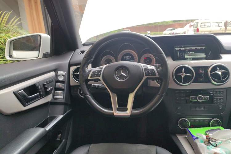 Used Mercedes-Benz GLK-Class 2015 GLK 300 4MATIC Fashion Edition Ultimate Version Steering Wheel