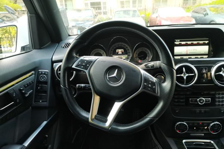Used Mercedes-Benz GLK-Class 2015 GLK 300 4MATIC Luxury Ultimate Edition Steering Wheel