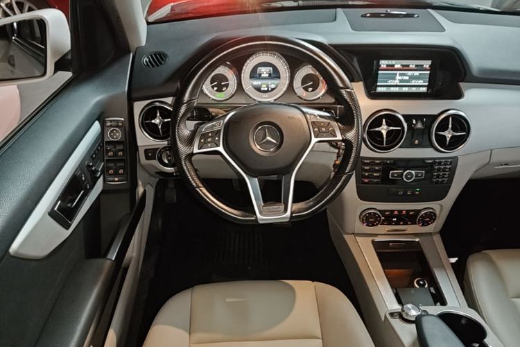 Used Mercedes-Benz GLK-Class 2015 GLK 260 4MATIC Dynamic Edition Ultimate Version Steering Wheel