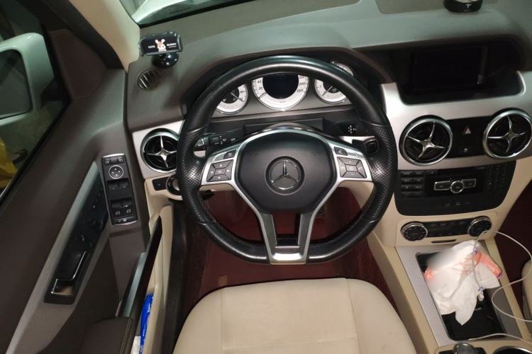 Used Mercedes-Benz GLK-Class 2015 GLK 260 4MATIC Dynamic Edition Ultimate Version Steering Wheel