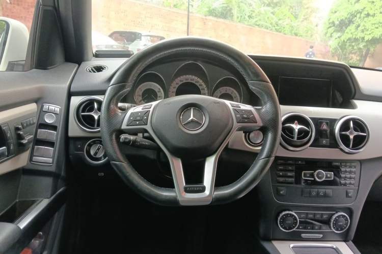 Used Mercedes-Benz GLK-Class 2015 GLK 300 4MATIC Fashion Edition Ultimate Version Steering Wheel