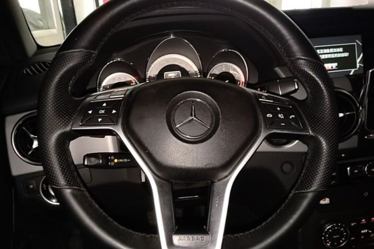 Used Mercedes-Benz GLK-Class 2015 GLK 300 4MATIC Fashion Edition Ultimate Version Steering Wheel