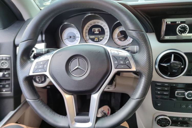 Used Mercedes-Benz GLK-Class 2015 GLK 260 4MATIC Fashion Edition Ultimate Version Steering Wheel