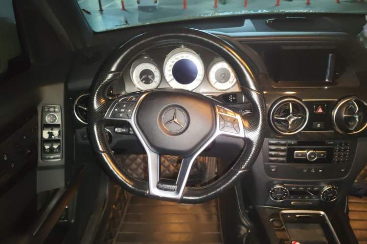 Used Mercedes-Benz GLK-Class 2015 GLK 260 4MATIC Fashion Edition Ultimate Version Steering Wheel