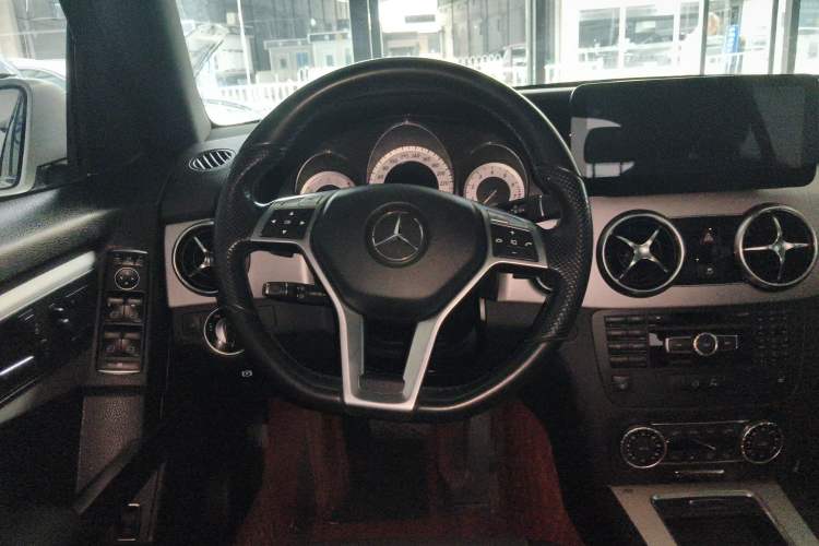 Used Mercedes-Benz GLK-Class 2015 GLK 300 4MATIC Fashion Edition Ultimate Version Steering Wheel