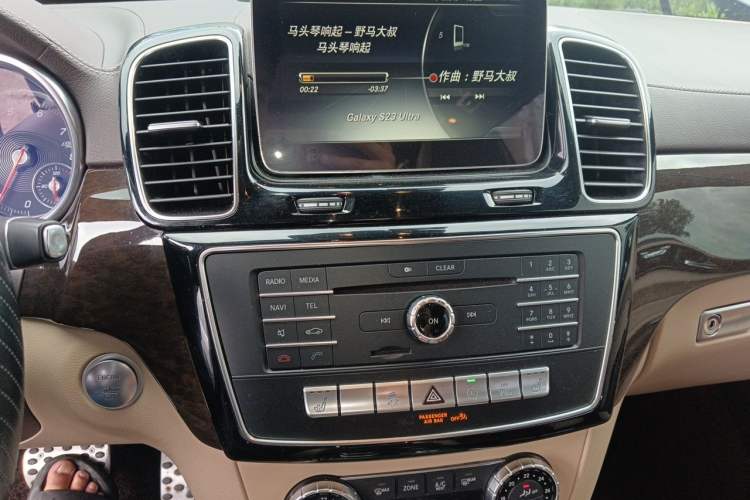 Used Mercedes-Benz GLS 2016 GLS 400 4MATIC Dynamic Model Audio And AC Panel