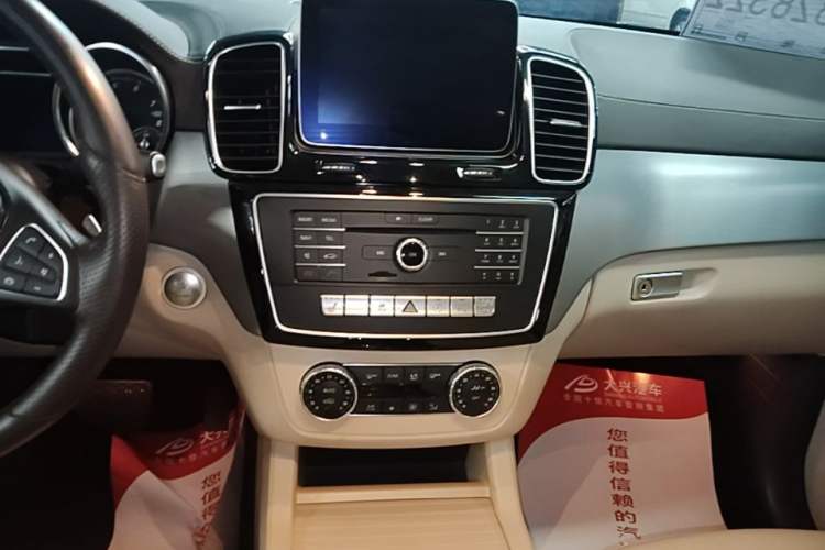 Used Mercedes-Benz GLS 2016 GLS 400 4MATIC Dynamic Model Audio And AC Panel