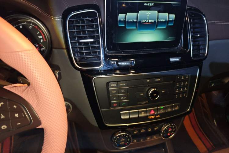 Used Mercedes-Benz GLS 2016 GLS 400 4MATIC Dynamic Model Audio And AC Panel