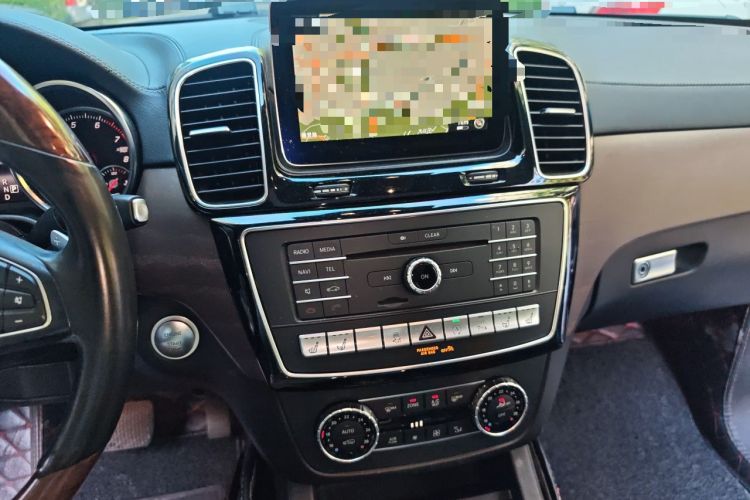 Used Mercedes-Benz GLS 2016 GLS 500 4MATIC Audio And AC Panel
