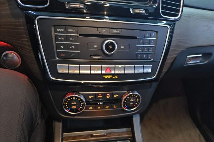Used Mercedes-Benz GLS 2016 GLS 500 4MATIC Audio And AC Panel