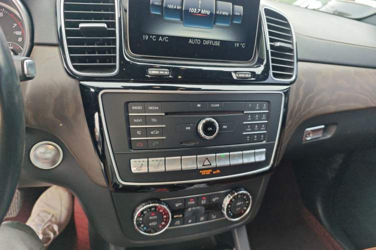 Used Mercedes-Benz GLS 2016 GLS 500 4MATIC Audio And AC Panel