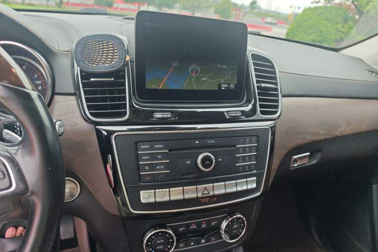 Used Mercedes-Benz GLS 2016 GLS 500 4MATIC Audio And AC Panel