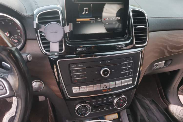 Used Mercedes-Benz GLS 2016 GLS 500 4MATIC Audio And AC Panel