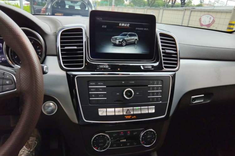 Used Mercedes-Benz GLS 2016 GLS 400 4MATIC Dynamic Model Audio And AC Panel