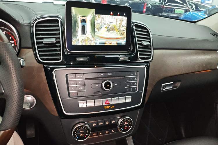 Used Mercedes-Benz GLS 2016 GLS 400 4MATIC Dynamic Model Audio And AC Panel