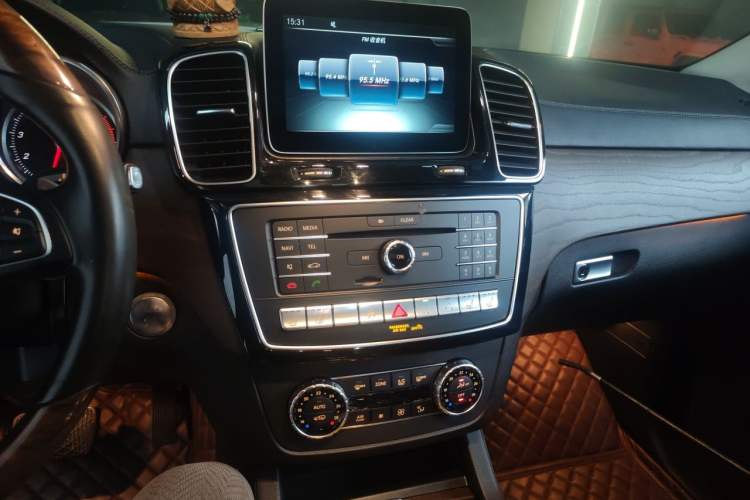 Used Mercedes-Benz GLS 2016 GLS 500 4MATIC Audio And AC Panel