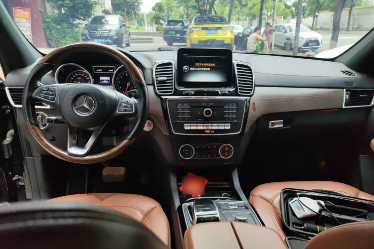 Used Mercedes-Benz GLS 2016 GLS 400 4MATIC Luxury Model Center Console