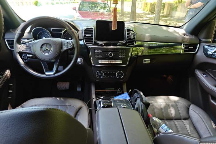 Used Mercedes-Benz GLS  Center Console