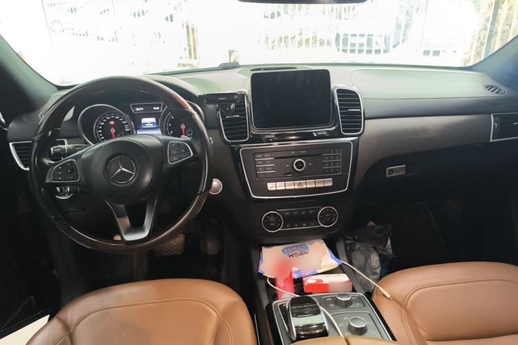 Used Mercedes-Benz GLS 2016 GLS 400 4MATIC Luxury Model Center Console