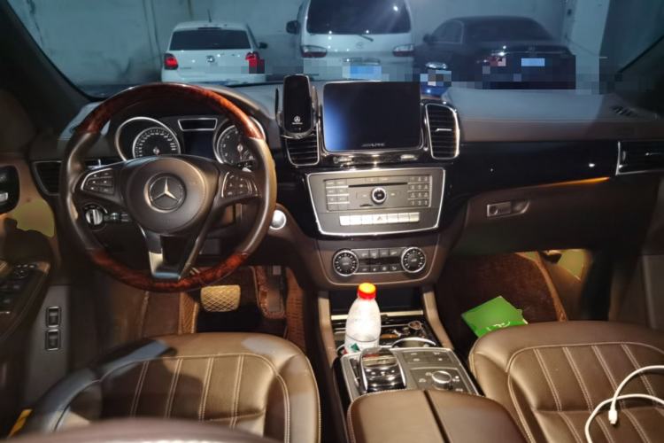Used Mercedes-Benz GLS  Center Console