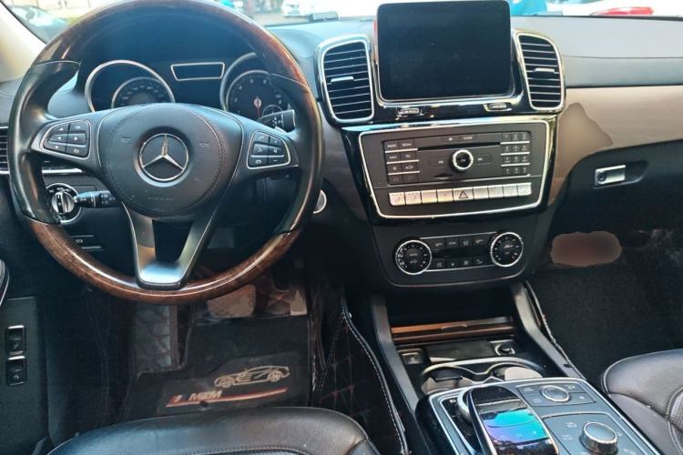 Used Mercedes-Benz GLS 2016 GLS 500 4MATIC Center Console